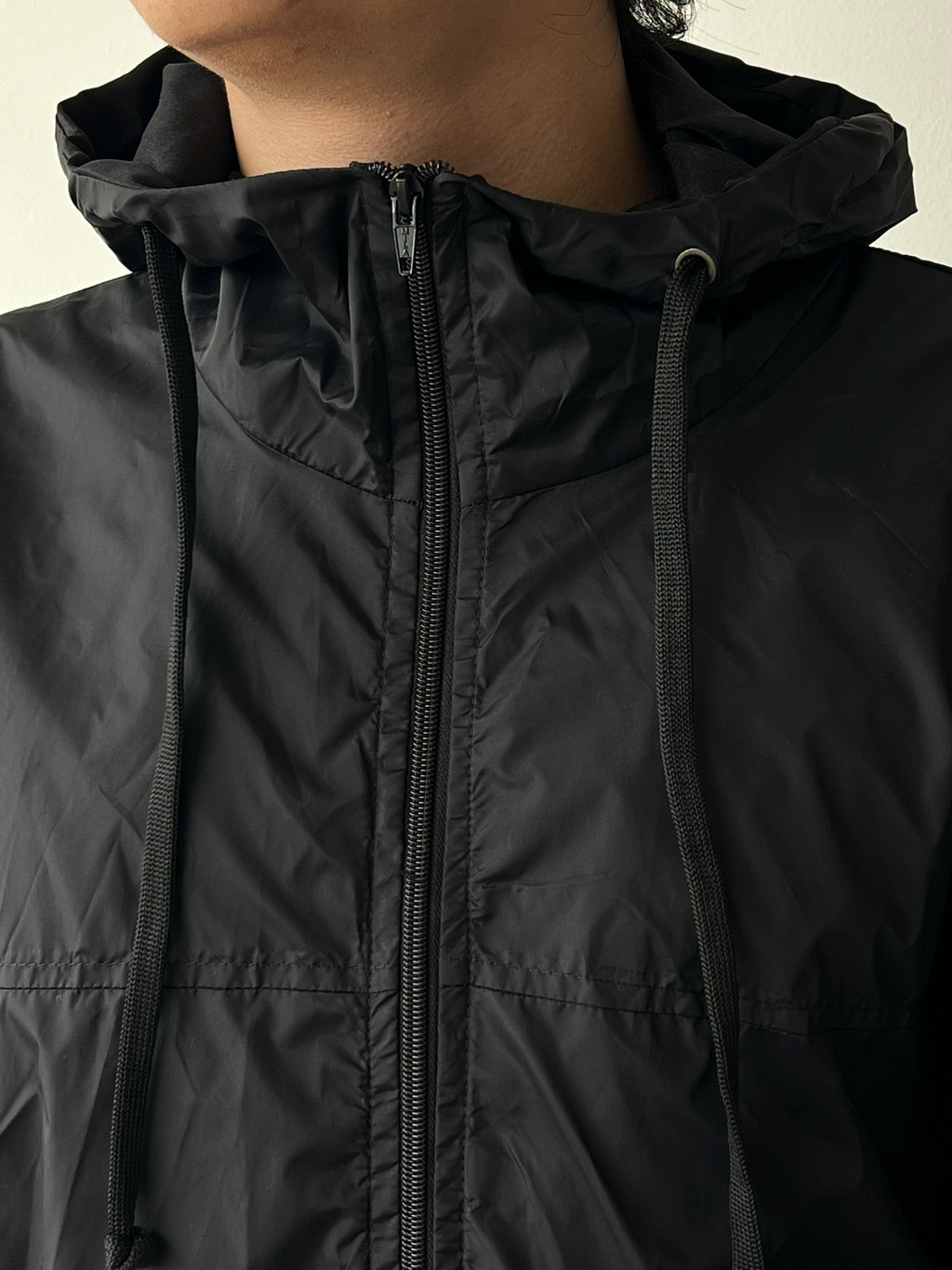 Chaqueta cortavientos SOUTH negro, detalle adicional