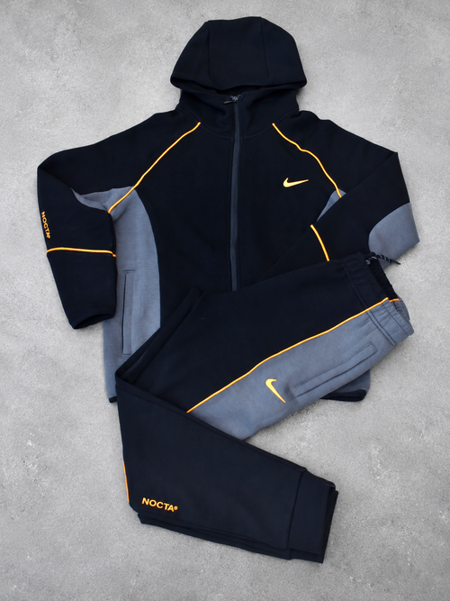 Conjunto Nike x NOCTA negro con línea amarilla de SOUTH, segunda vista