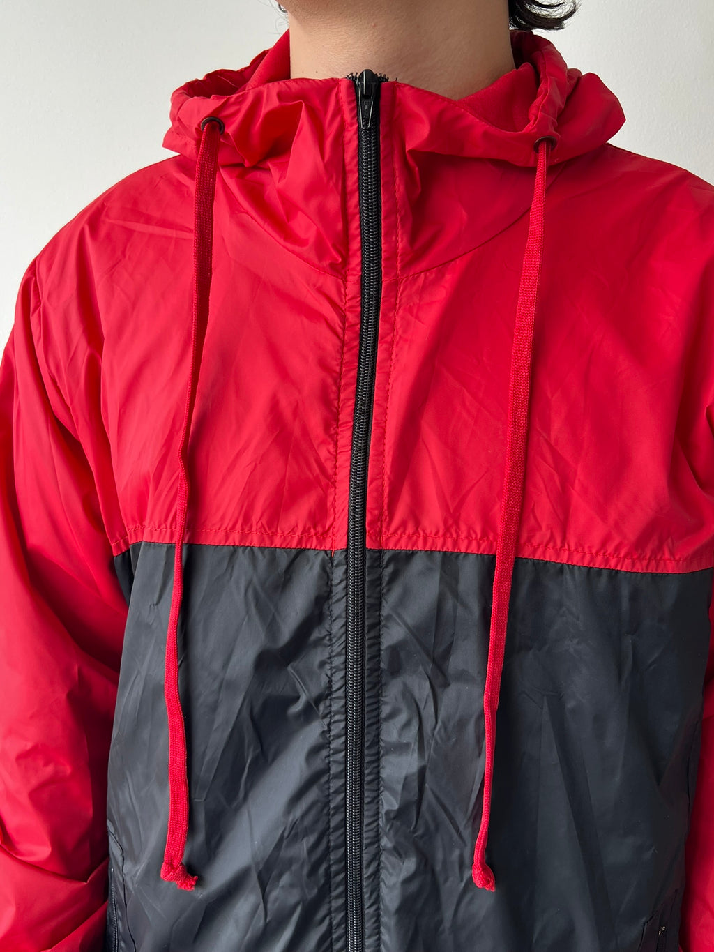 Chaqueta cortavientos SOUTH roja con negro, vista adicional
